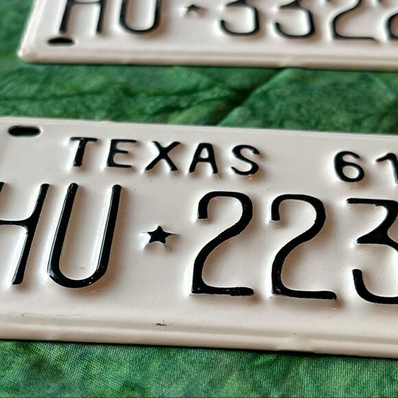 (2) Vintage Cereal Box Bicycle License Plates Texas 1961 - Picture 7 of 9